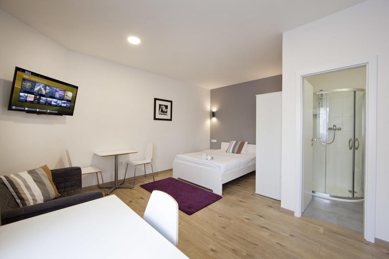 Rozmaryn Rooms & Apartments Rakovnik Exterior photo
