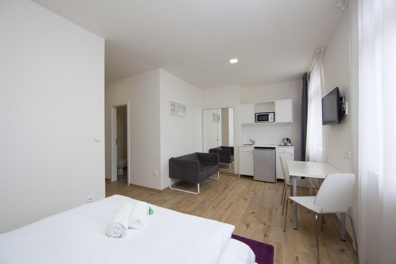 Rozmaryn Rooms & Apartments Rakovnik Exterior photo